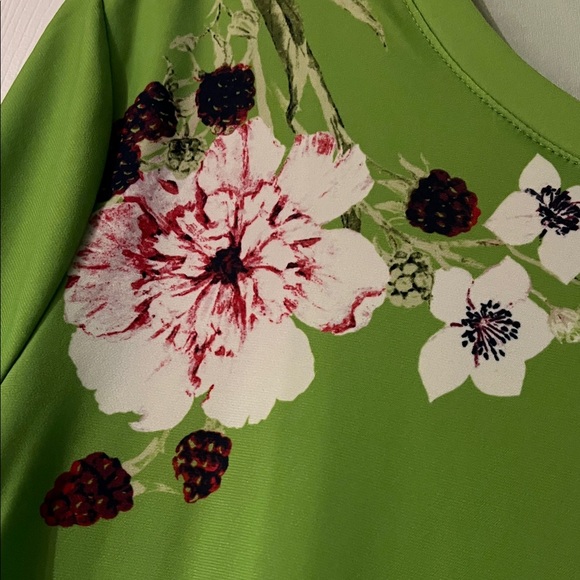 DG2 by Diane Gilman Vibrant Green Floral Short Sleeve Top - Picture 3 of 6